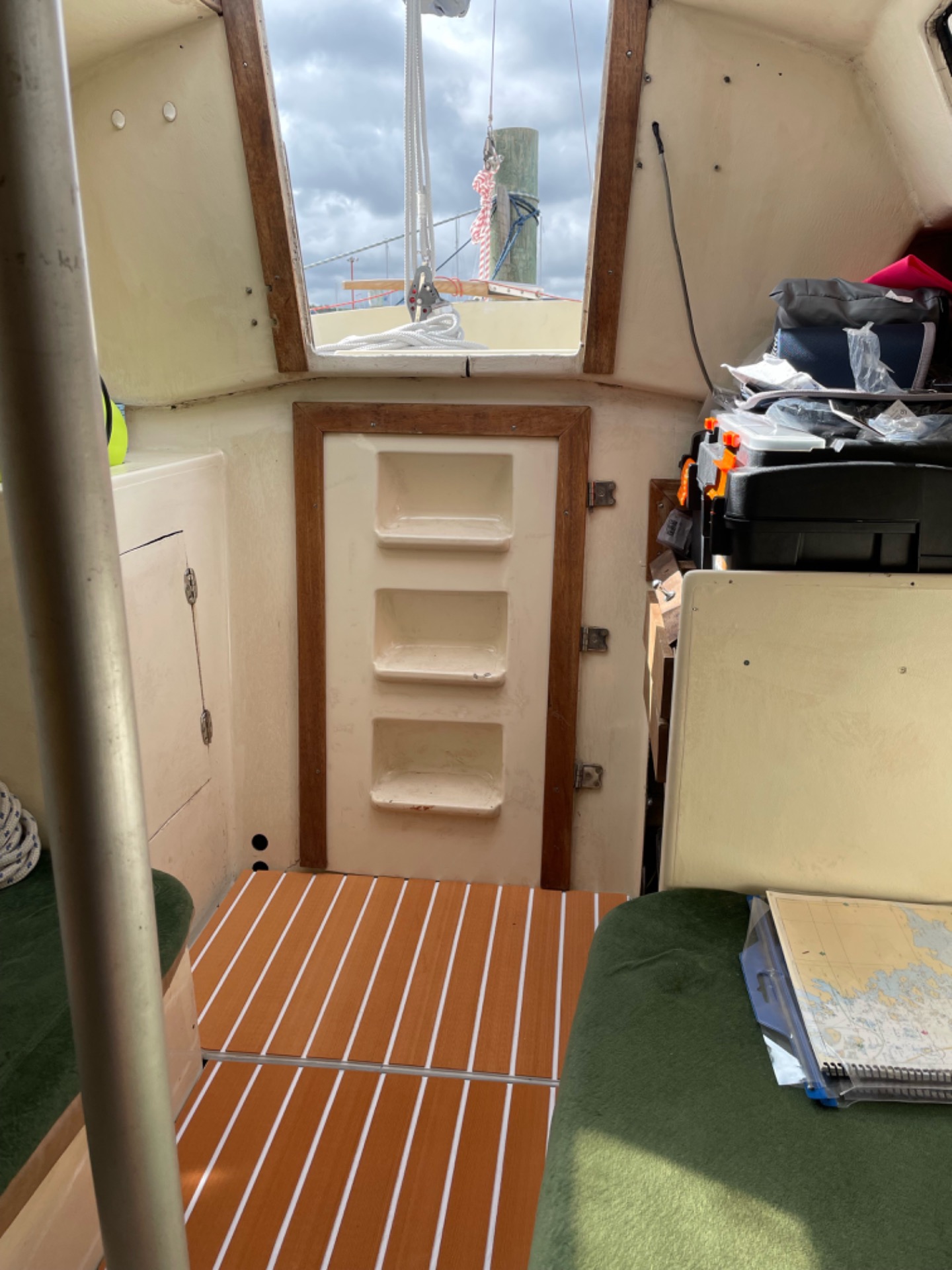 Ruffstege och dörr till akterhytt