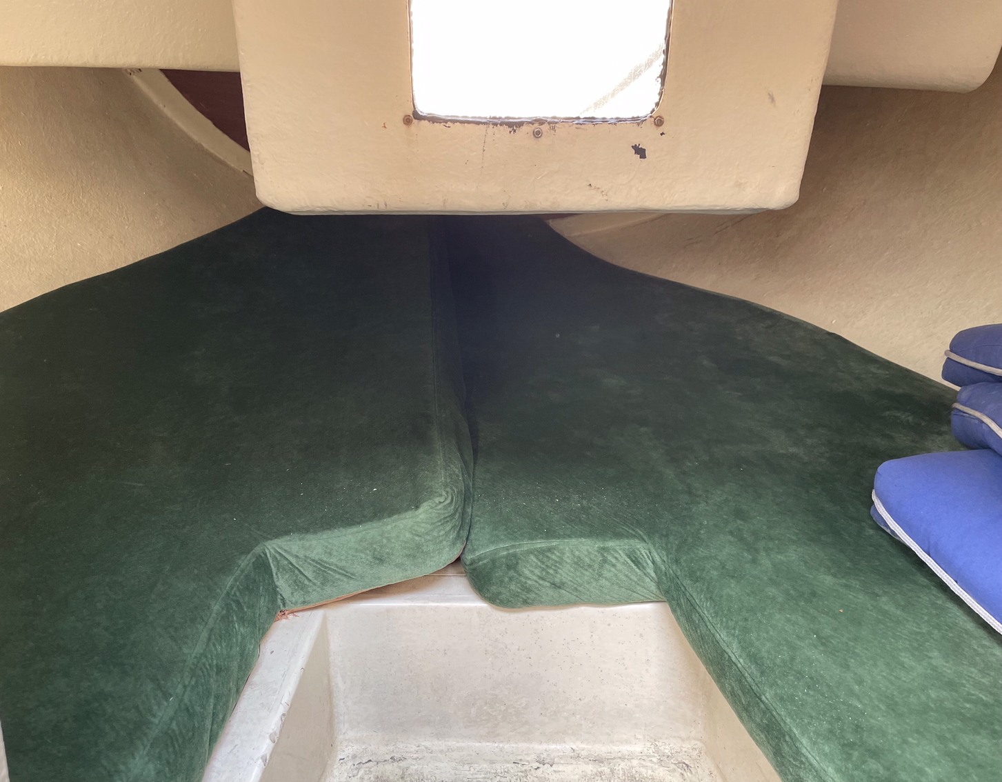 Dubbelkoj i separat akterhytt